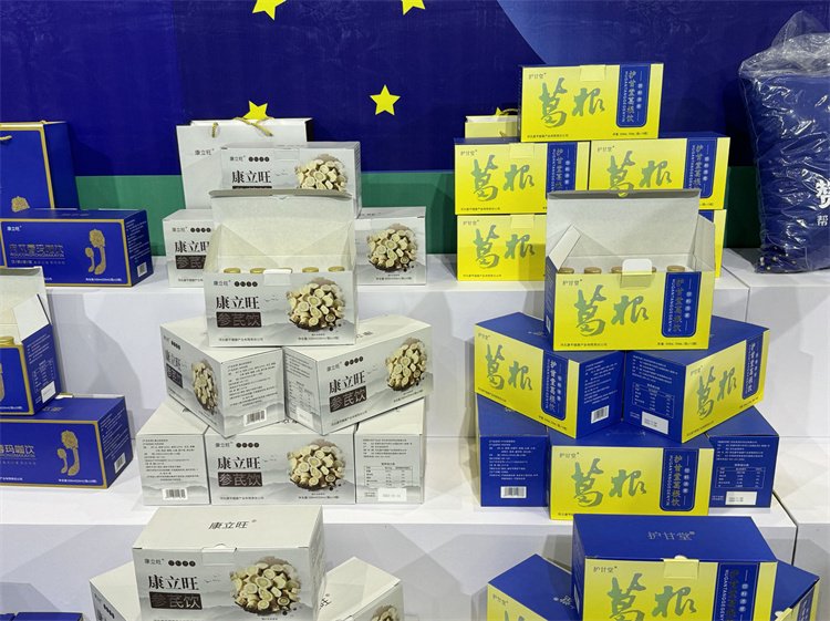 图为赞皇酸枣仁系列展出产品。张振宇摄